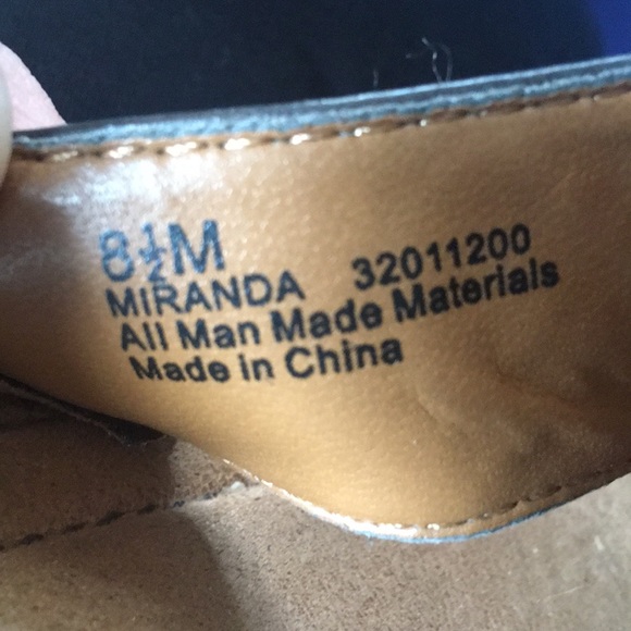 Great Condition! Cute and Comfortable Sandals 8.5 - Picture 4 of 5